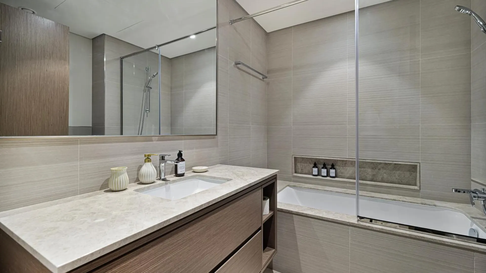 2Br Burj & Fountain View 5 Mins To Dubai Mall Apartment